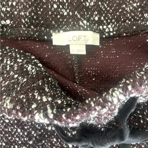 LOFT Size small, gorgeous burgundy/white/black mini skirt, excellent conditionn - Picture 4 of 4